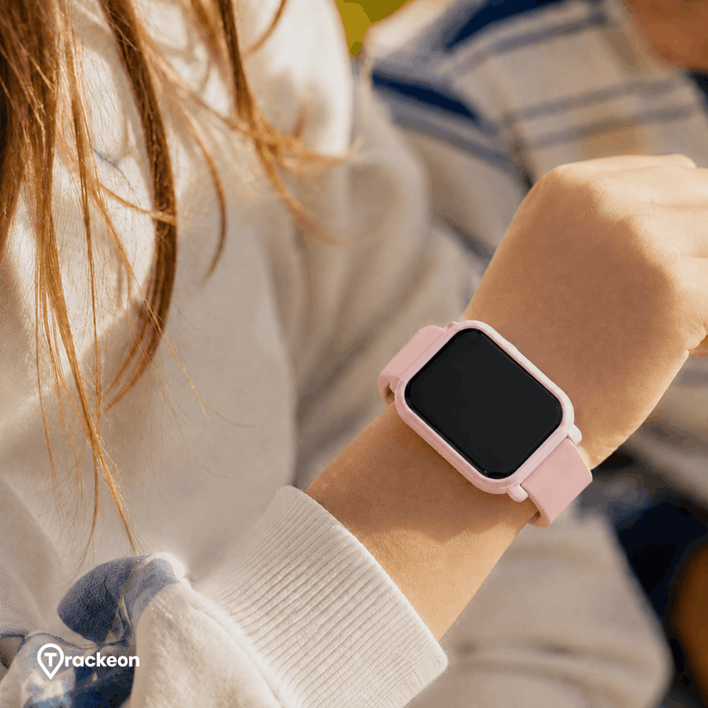 Rosa Trackeon GPS-Kinderuhr am Handgelenk